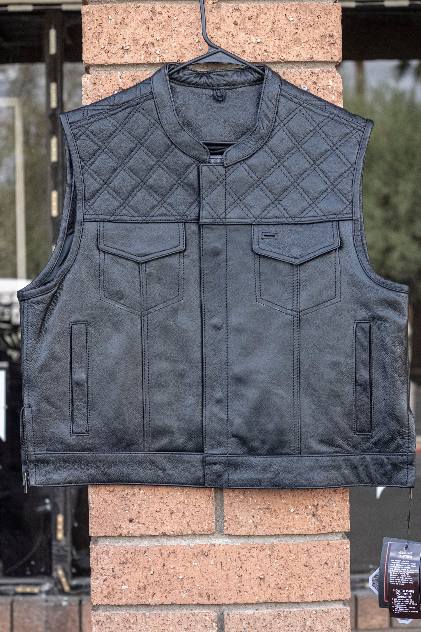 Diamond Lowcut – Men’s Diamond Stitch Leather Vest